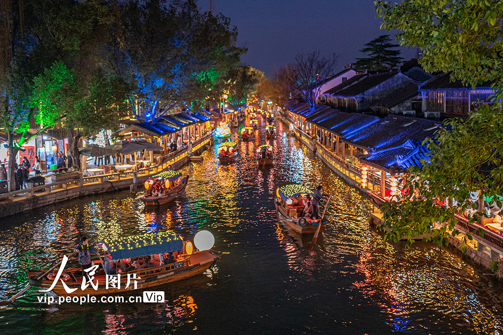 江苏昆山:周庄古镇游人如织 假日经济持续升温【2】