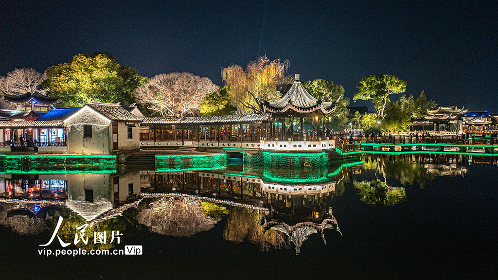 江苏昆山：周庄古镇游人如织 假日经济持续升温【4】