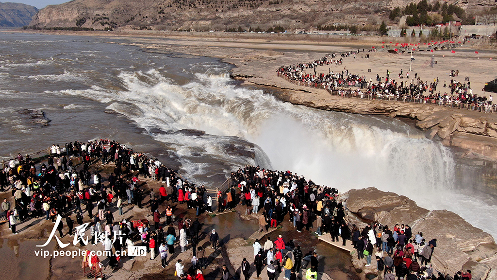 山西吉县：黄河壶口瀑布景区游人如织【5】