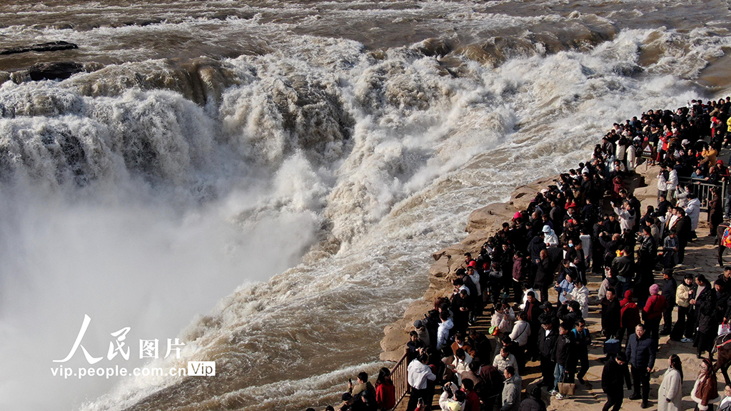 山西吉县:黄河壶口瀑布景区游人如织【3】