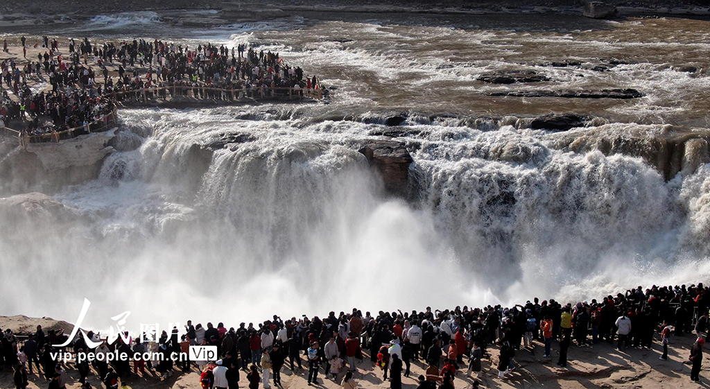 山西吉县：黄河壶口瀑布景区游人如织【6】