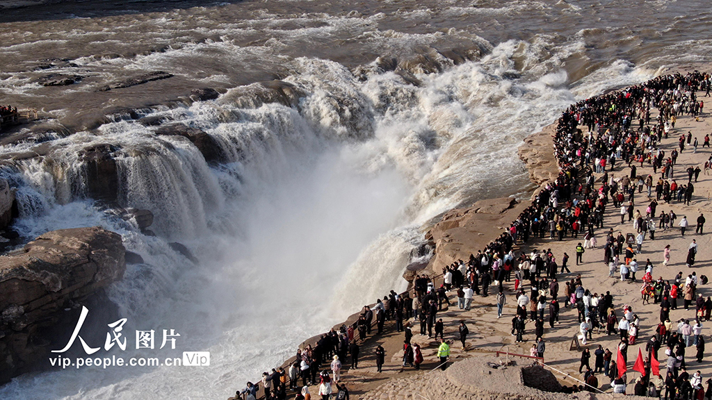 山西吉县:黄河壶口瀑布景区游人如织【7】