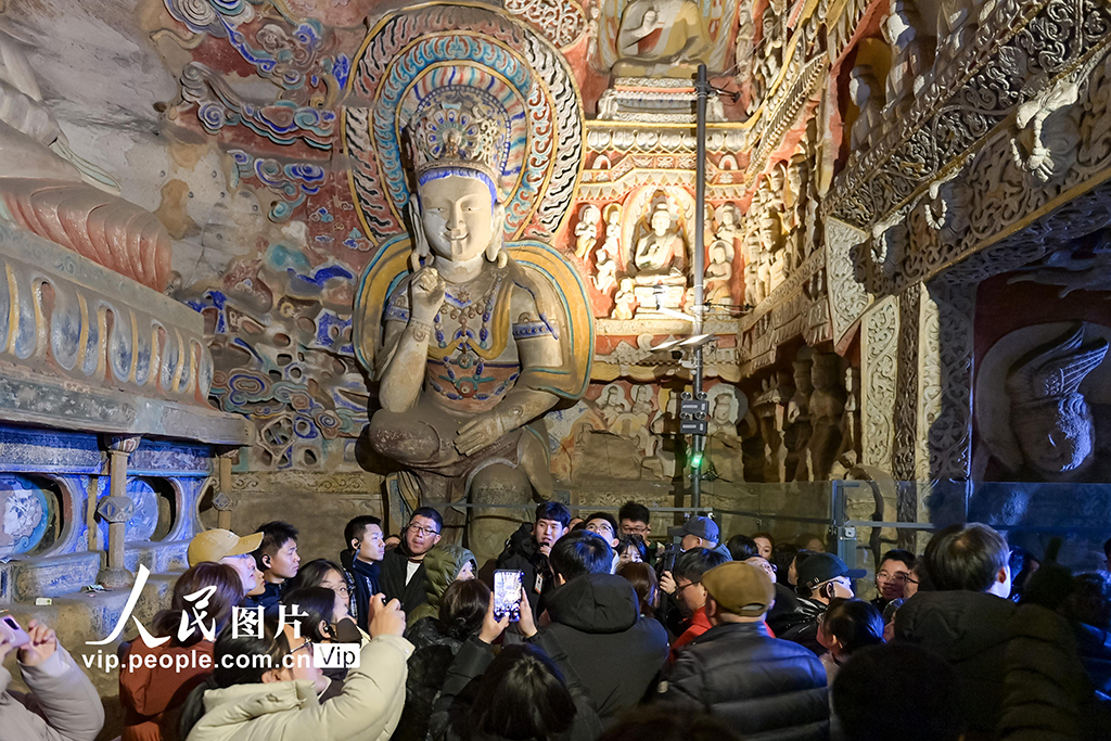 山西大同:云冈石窟景区人流如潮【2】
