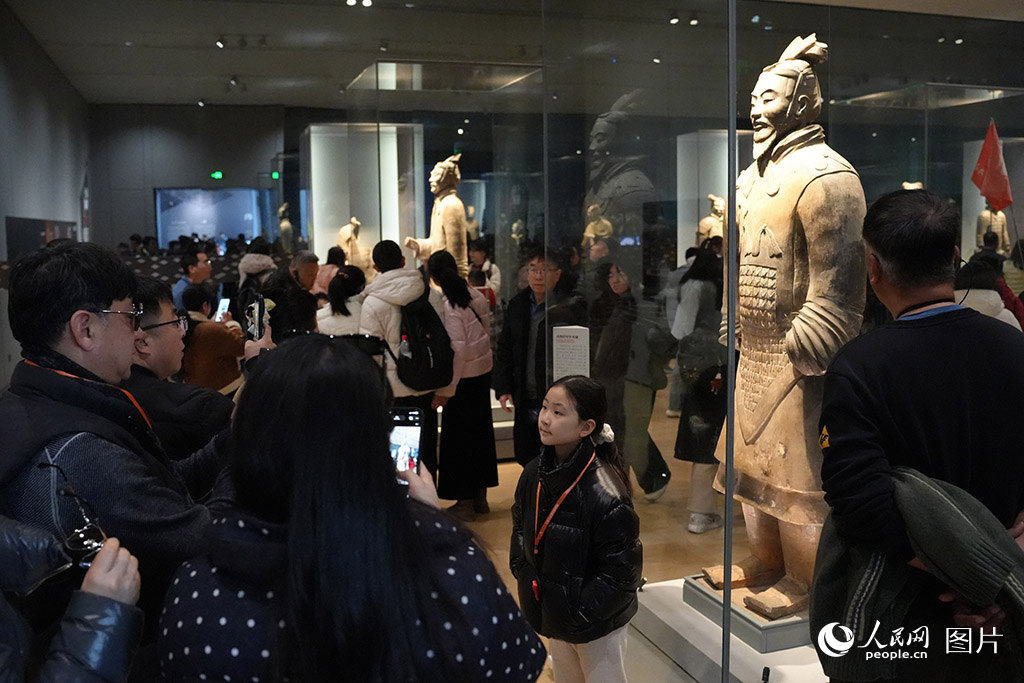 2026年2月12日，位于陕西西安的秦始皇帝陵博物院内人潮如涌。人民网记者 邹星摄