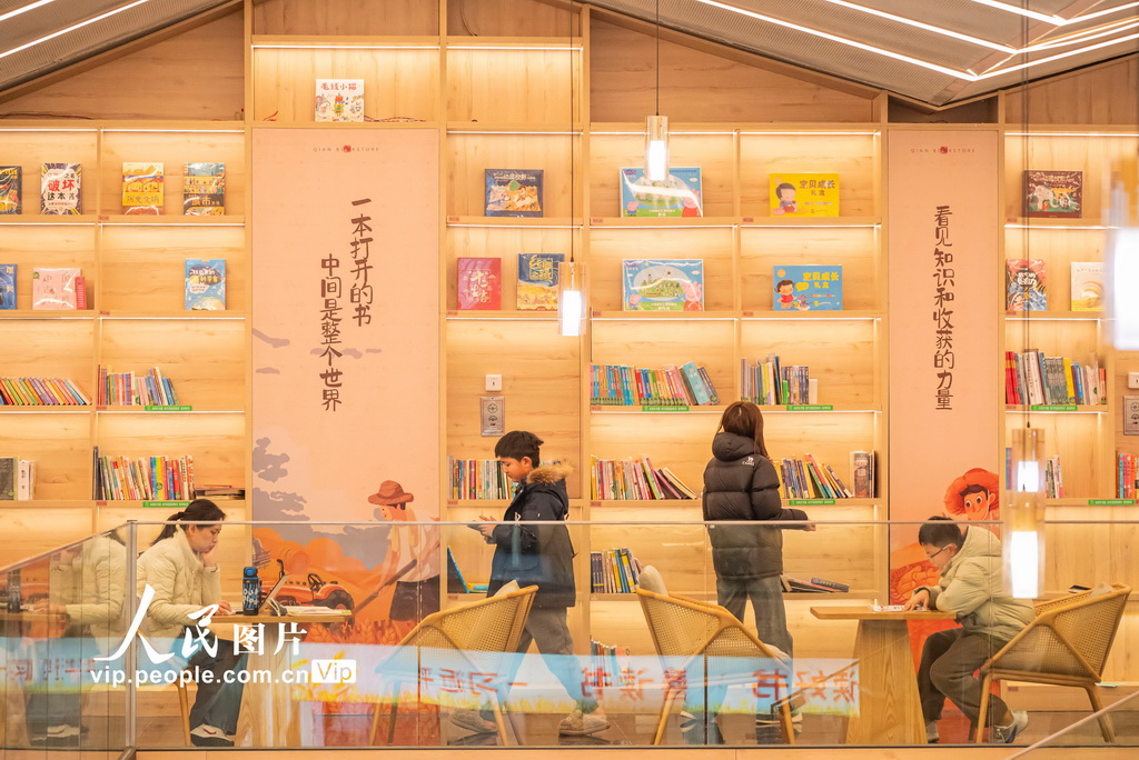 江苏宿迁：农家书屋品书香【4】