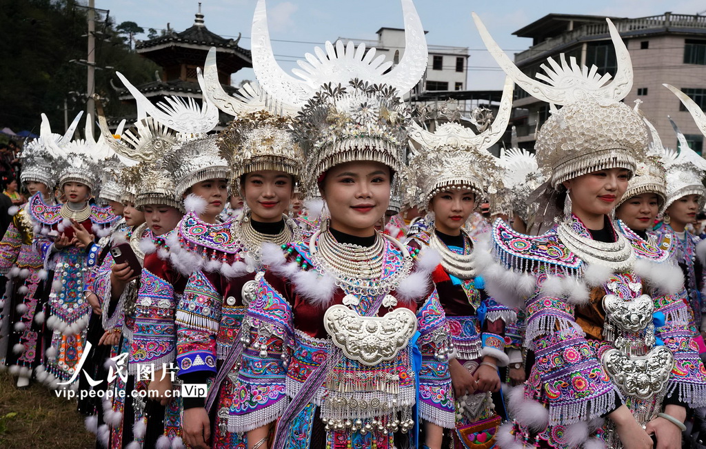 广西融水:传统“整依直”坡会热闹非凡【2】