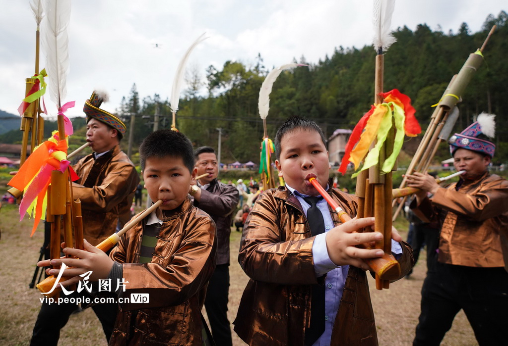 广西融水：传统“整依直”坡会热闹非凡【6】