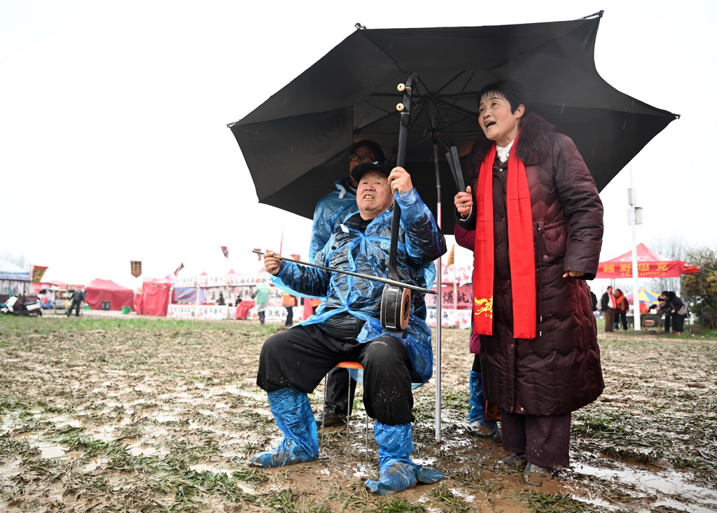 3月1日，艺人在书会上表演。新华社记者 李嘉南 摄