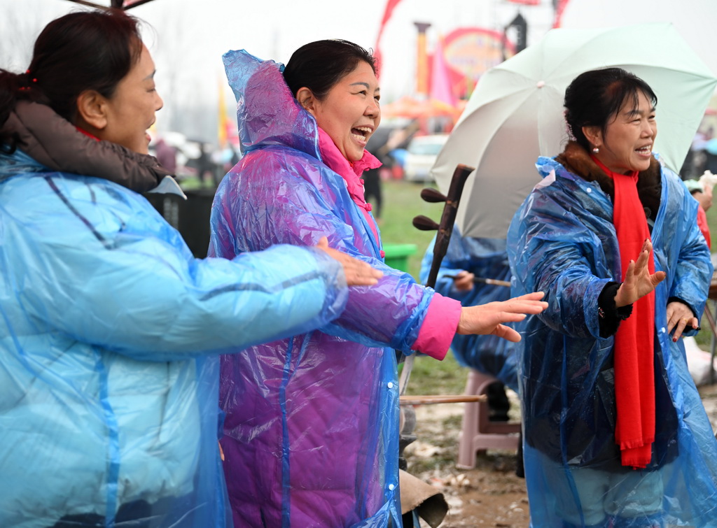 3月1日，艺人在书会上表演。新华社记者 李嘉南 摄