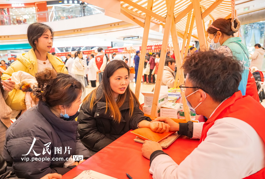 江苏宿迁：学雷锋志愿服务市集暖人心【6】