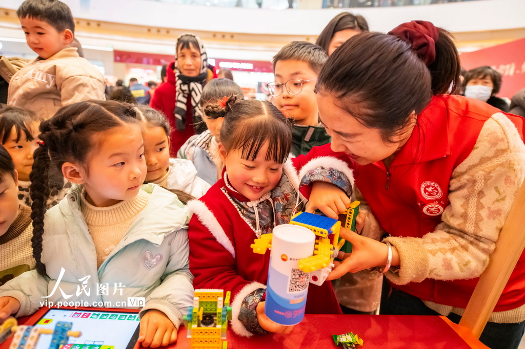 江苏宿迁：学雷锋志愿服务市集暖人心【7】