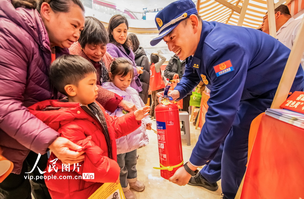 江苏宿迁:学雷锋志愿服务市集暖人心【2】