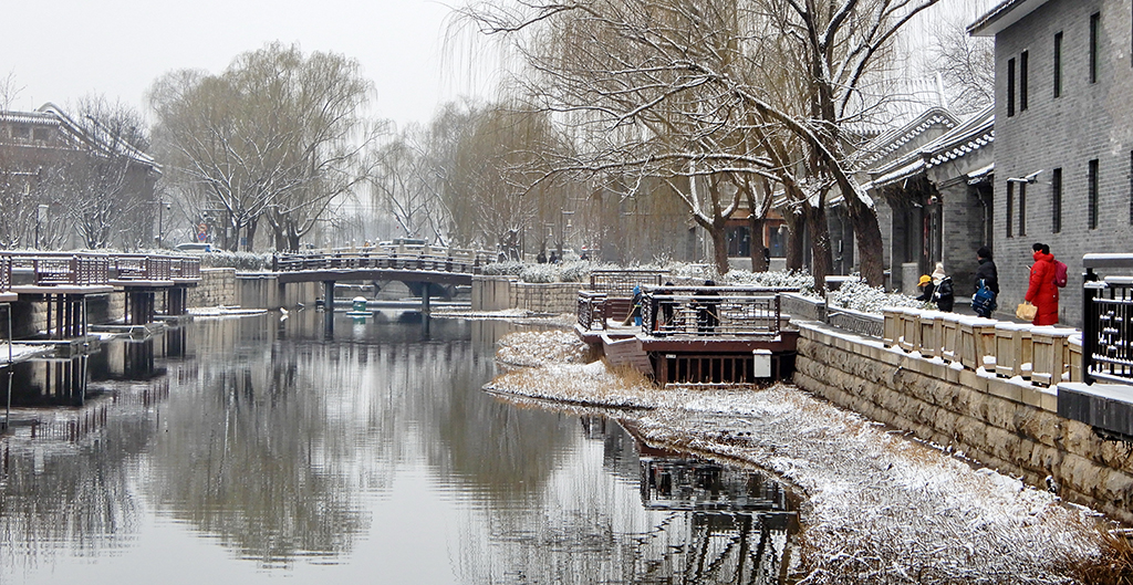 这是3月5日拍摄的北京市东城区玉河雪景。新华社记者 李欣 摄