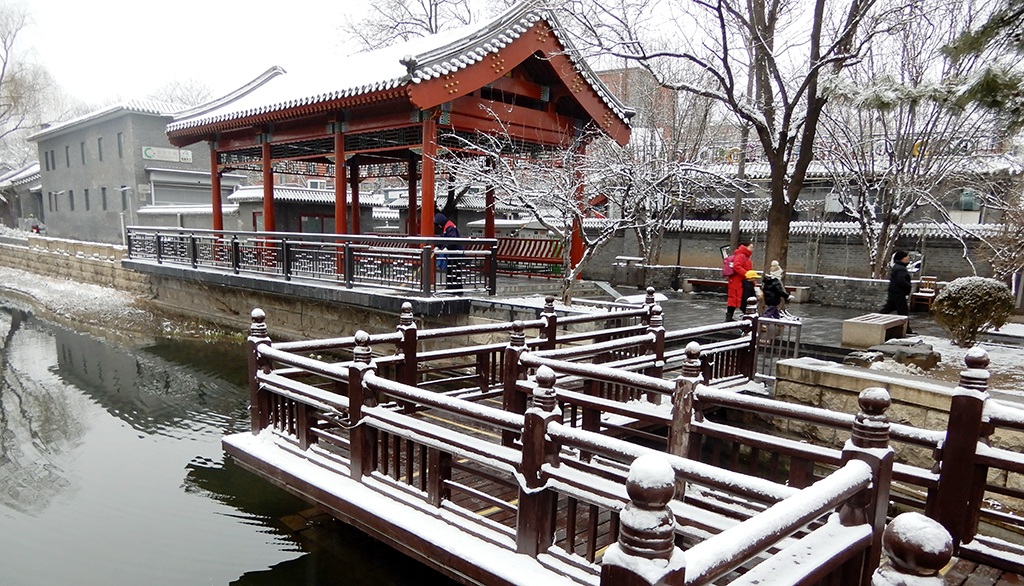 这是3月5日拍摄的北京市东城区玉河雪景。新华社记者 李欣 摄