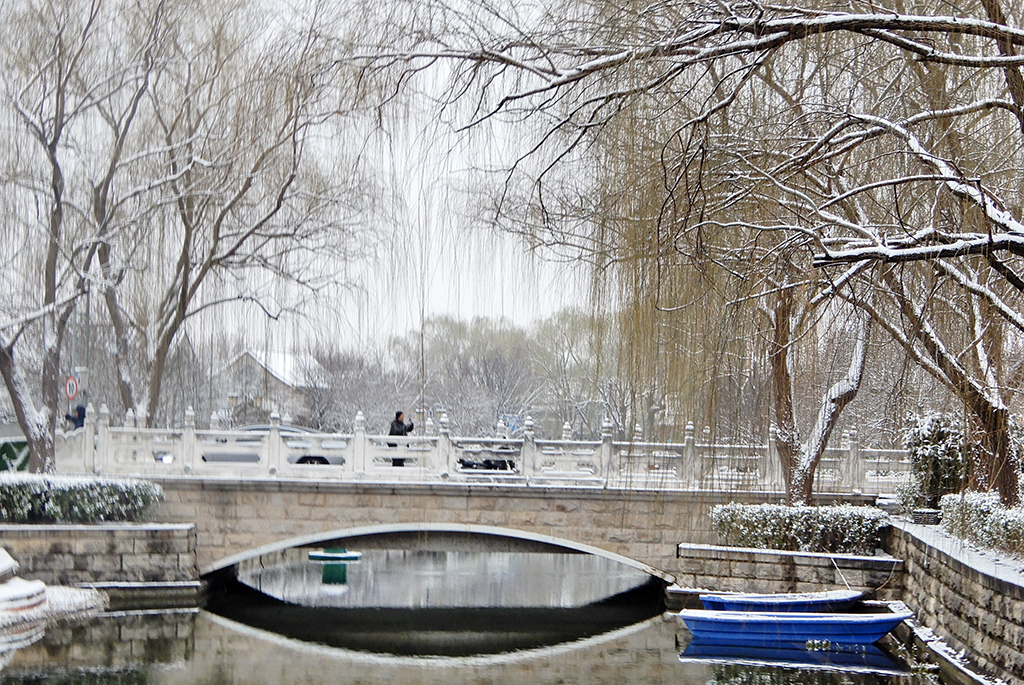 这是3月5日拍摄的北京市东城区玉河雪景。新华社记者 李欣 摄