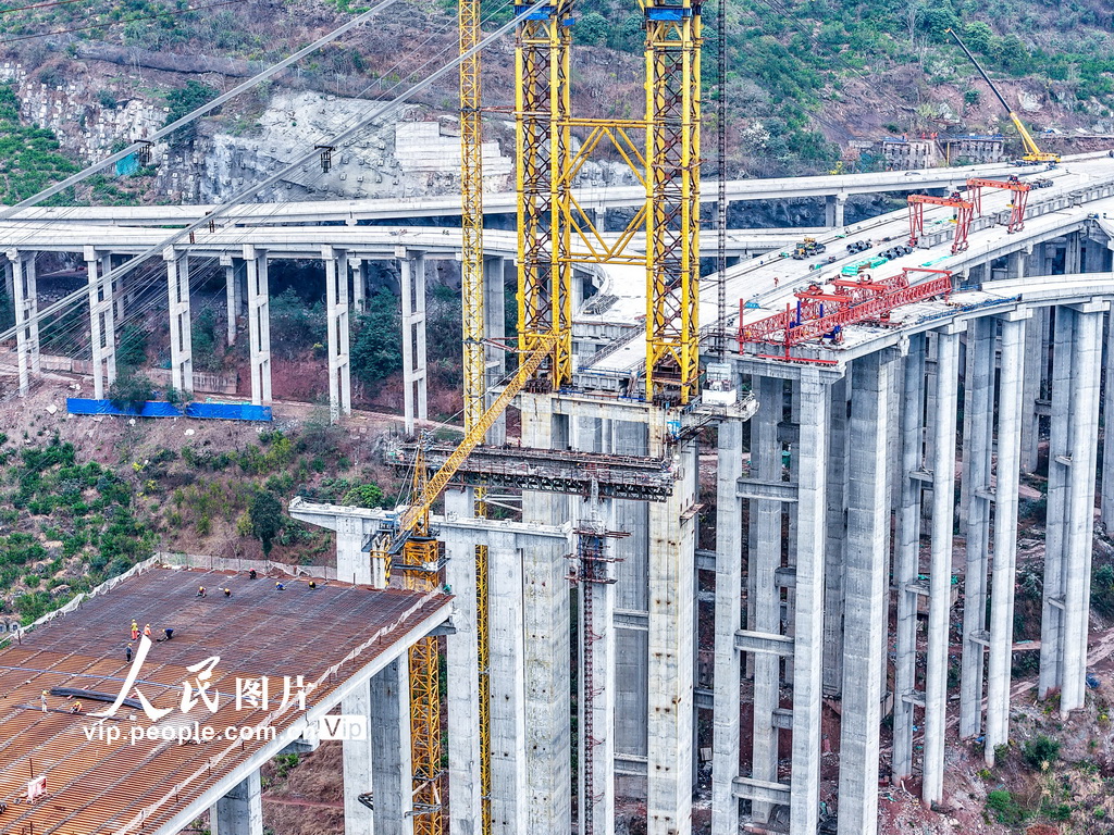 四川屏山:宜攀高速西宁河特大桥建设正酣【5】