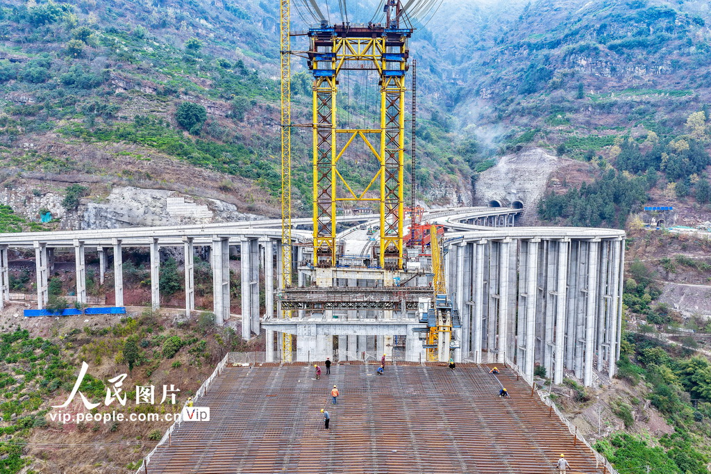 四川屏山:宜攀高速西宁河特大桥建设正酣【3】