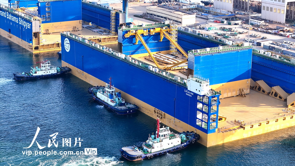 12万吨举力浮船坞在山东青岛启运【2】