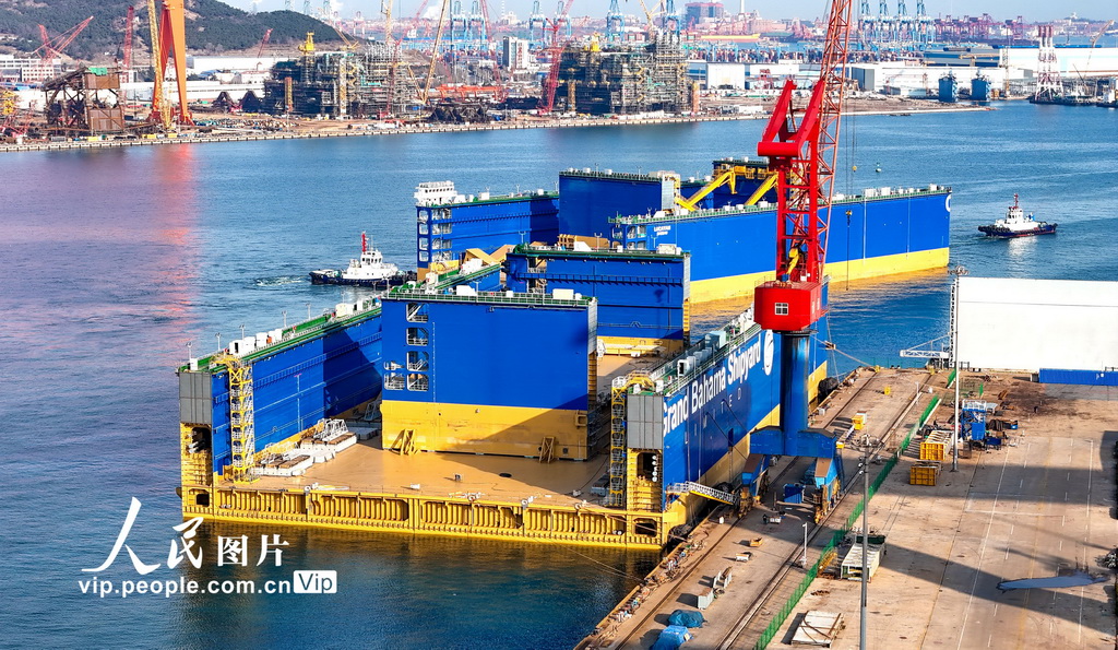 12万吨举力浮船坞在山东青岛启运【5】