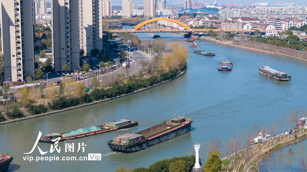 江苏张家港：内河航运繁忙有序【2】