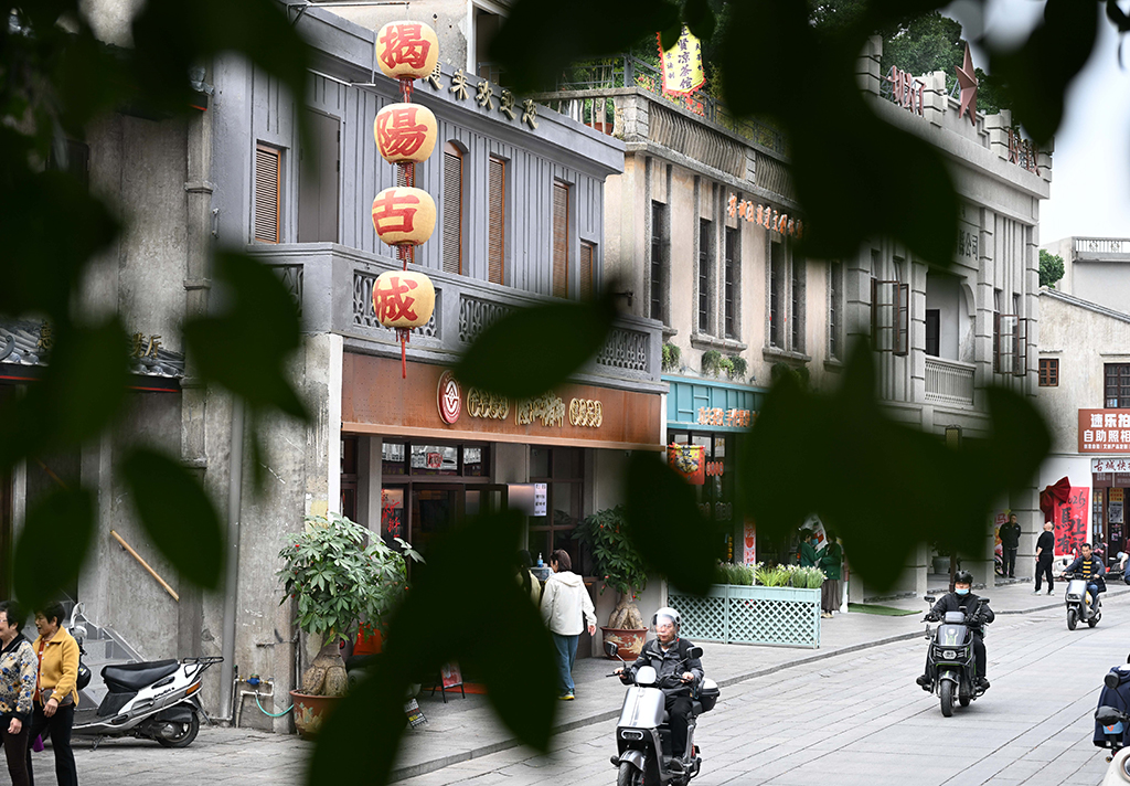 这是3月10日拍摄的揭阳古城街景。