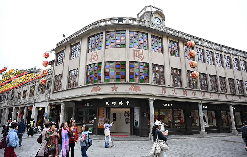 这是3月10日拍摄的揭阳古城街景。