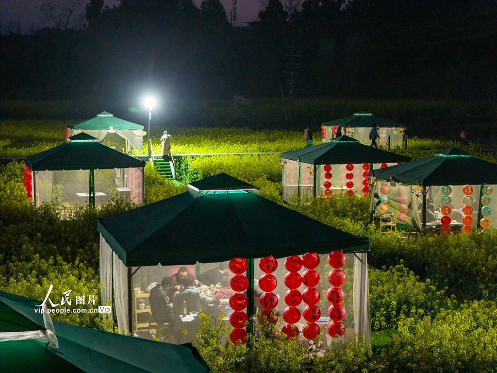 四川乐至:油菜花海中品火锅【2】