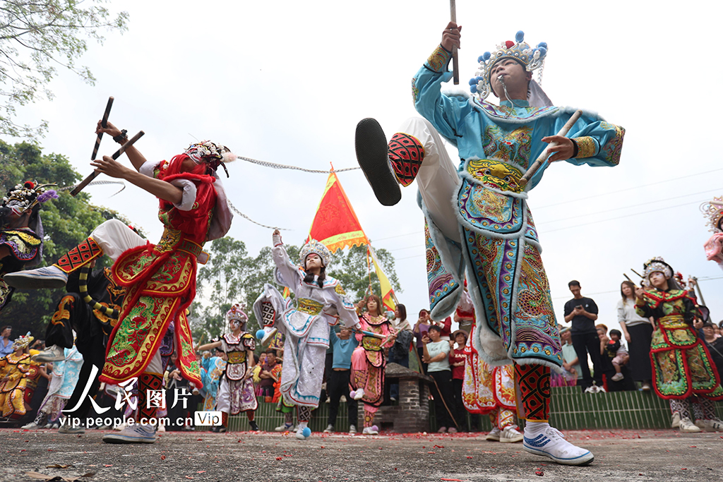广东鹤山：乡村庙会展“非遗”【10】