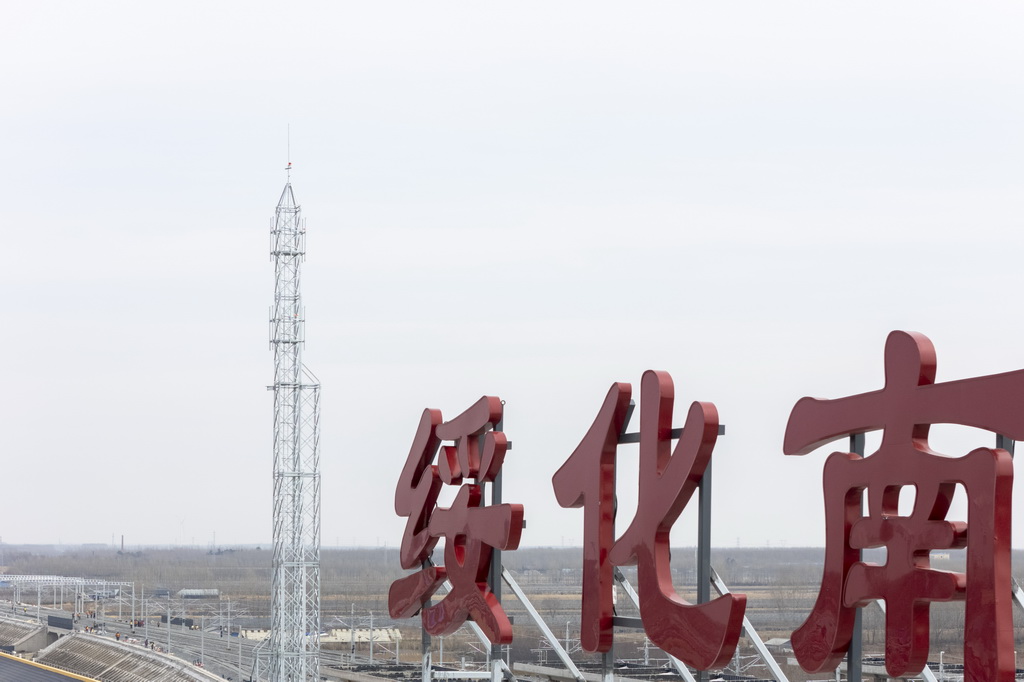 这是3月13日拍摄的哈伊高铁绥化南站施工现场(无人机照片)。