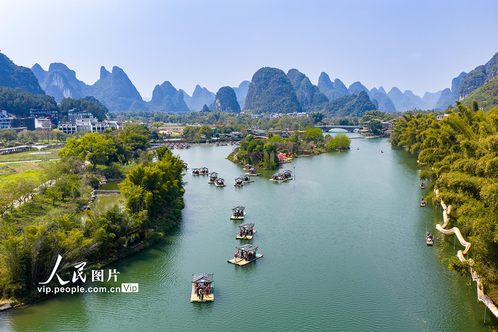 广西阳朔：乘竹筏 赏美景【5】