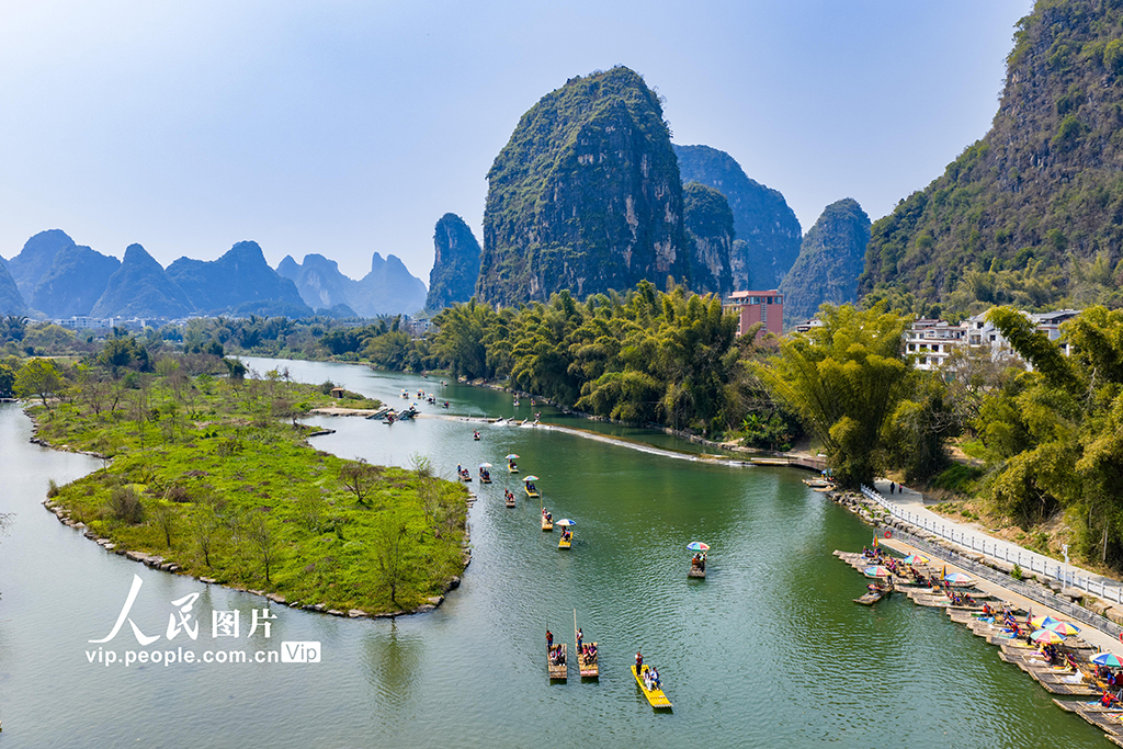 广西阳朔：乘竹筏 赏美景【3】