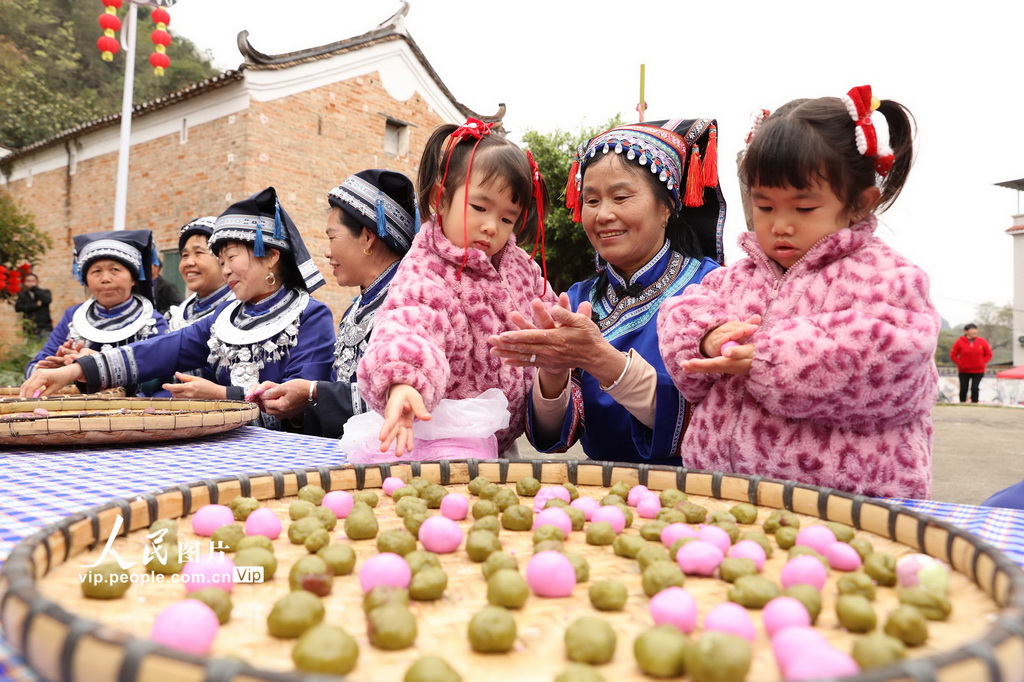 广西富川：瑶胞欢度佳节【4】