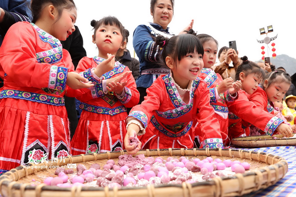 广西富川：瑶胞欢度佳节【6】