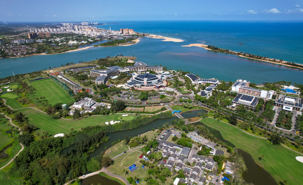 俯瞰博鳌零碳示范区所在地海南省琼海市博鳌镇东屿岛(3月19日摄,无人机照片)。