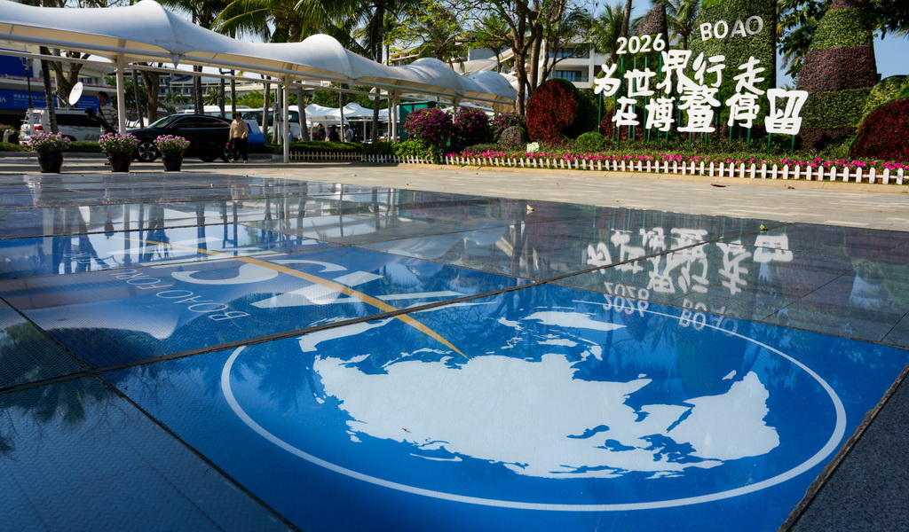 3月23日拍摄的博鳌零碳示范区内的光伏地砖。