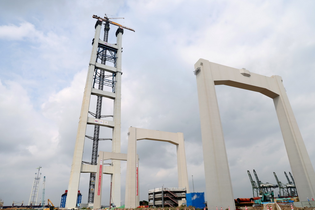 这是3月26日拍摄的狮子洋大桥东主塔（无人机照片）。