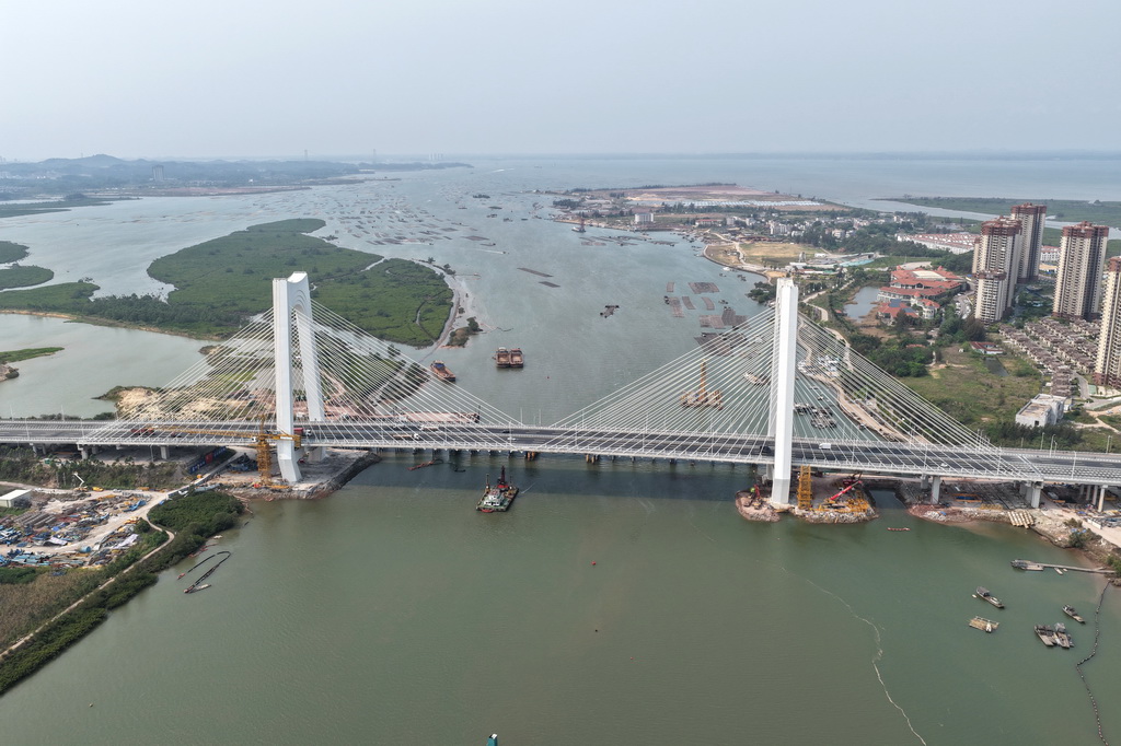 这是3月31日拍摄的建成通车的平陆运河沙井钦江大桥(无人机照片)。