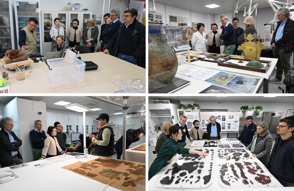 4月2日,参加中意文化遗产保护修复国际圆桌会议的意方专家在中国社会科学院科技考古与文化遗产保护重点实验室参观了解科技考古与文物保护情况。这是专家们在多个子实验室参观(拼版照片)。