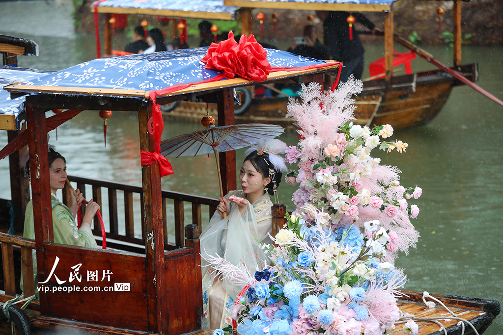 浙江德清:水上撒蚕花 祈愿蚕桑丰收【3】