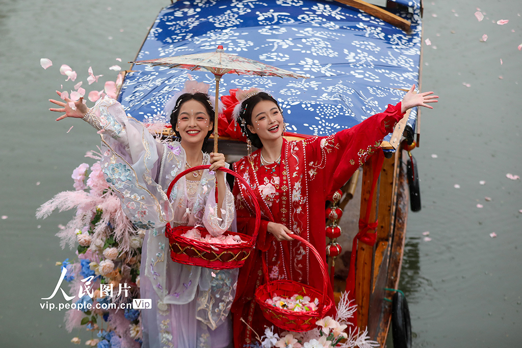 浙江德清：水上撒蚕花 祈愿蚕桑丰收【5】