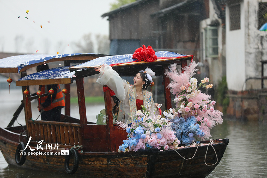 浙江德清：水上撒蚕花 祈愿蚕桑丰收【6】