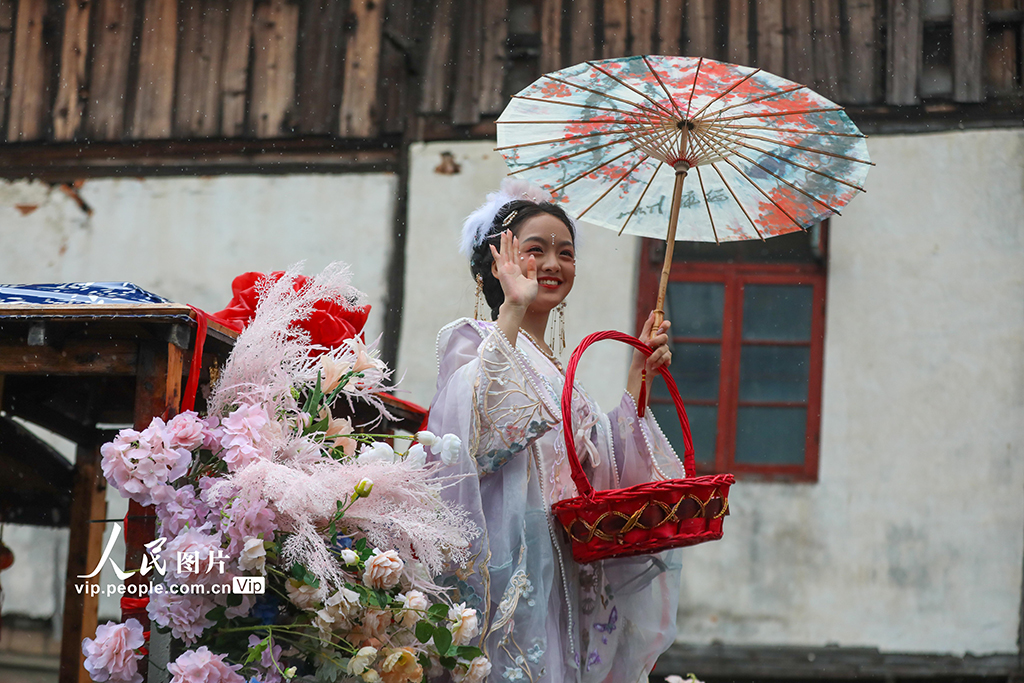 浙江德清：水上撒蚕花 祈愿蚕桑丰收【7】