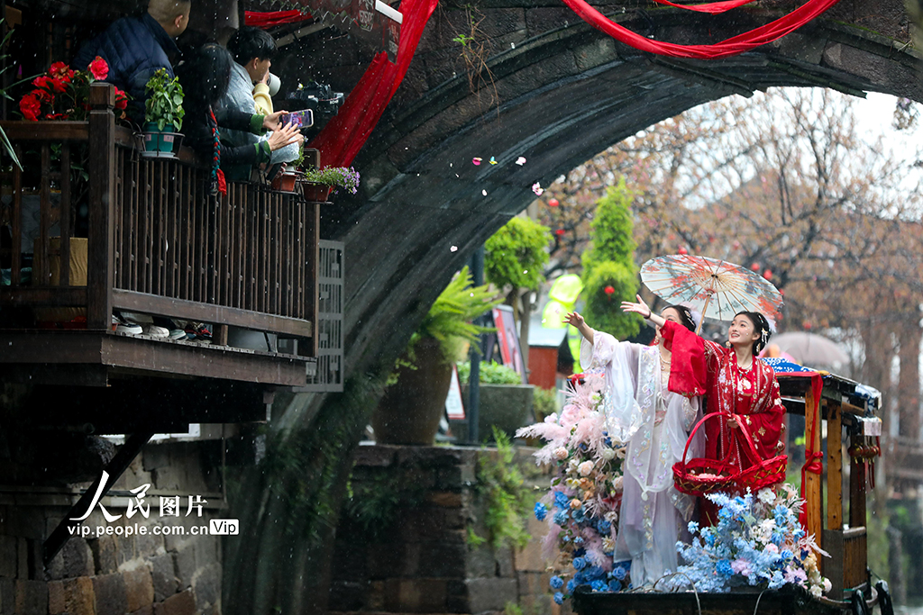浙江德清：水上撒蚕花 祈愿蚕桑丰收【8】