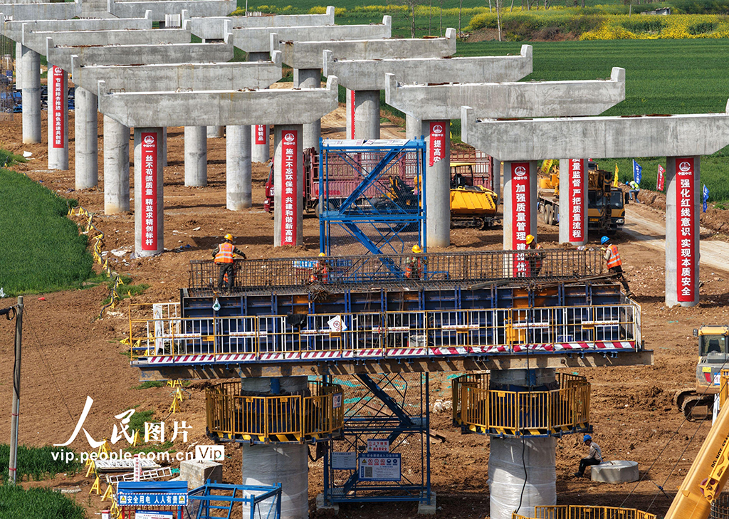 湖北襄阳：襄新高速公路建设正酣【2】