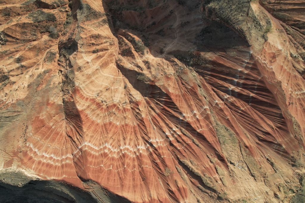 这是4月3日拍摄的甘肃东乡“羊肉卷”地貌（无人机照片）。