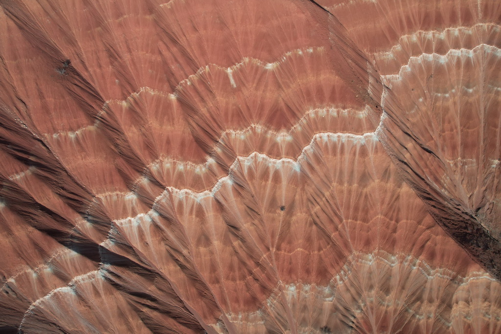 这是4月3日拍摄的甘肃东乡“羊肉卷”地貌（无人机照片）。