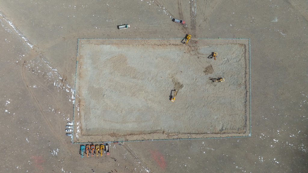 这是中广核西藏当雄乌玛塘50兆瓦光热电站破土动工现场（4月6日摄，无人机照片）。