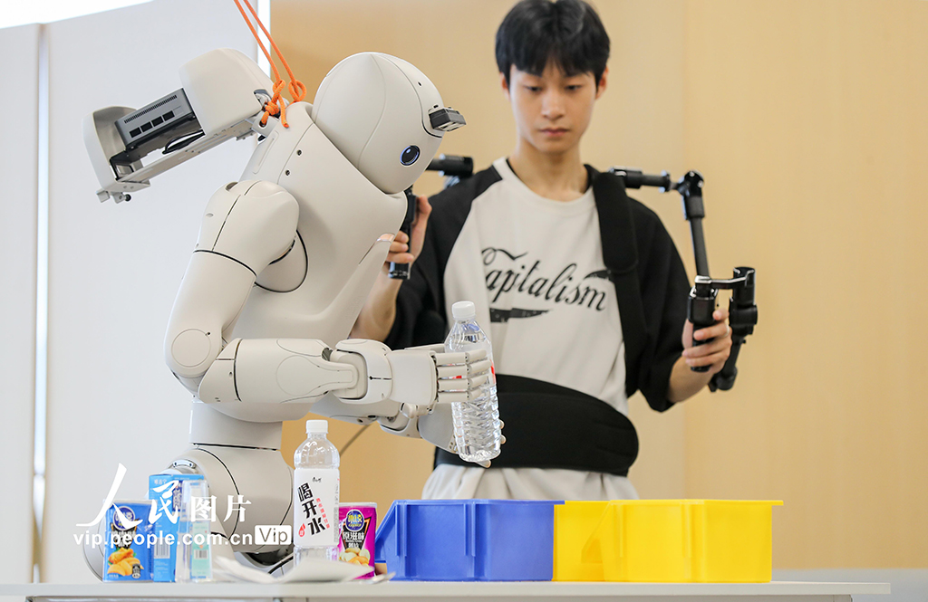 四川宜宾:训练机器人【3】