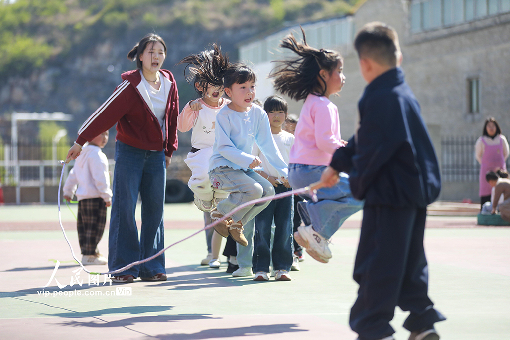 贵州黔西:春日趣玩“动”见成长【3】