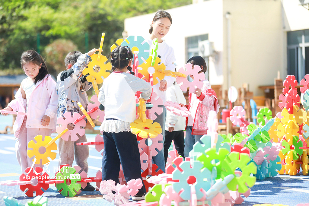 贵州黔西:春日趣玩“动”见成长【2】